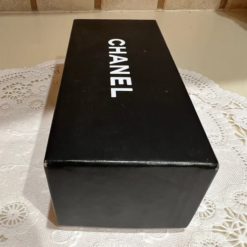 CHANEL authentic sunglass